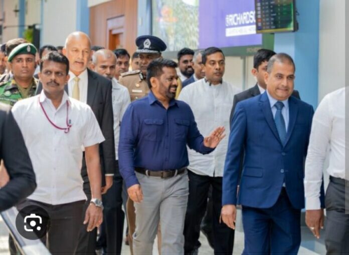 president returns to the country 5975